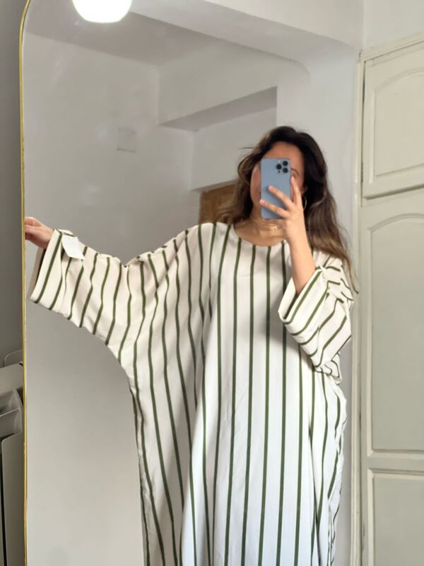 IMG-20250415-WA0004(1) robe oversize à rayures